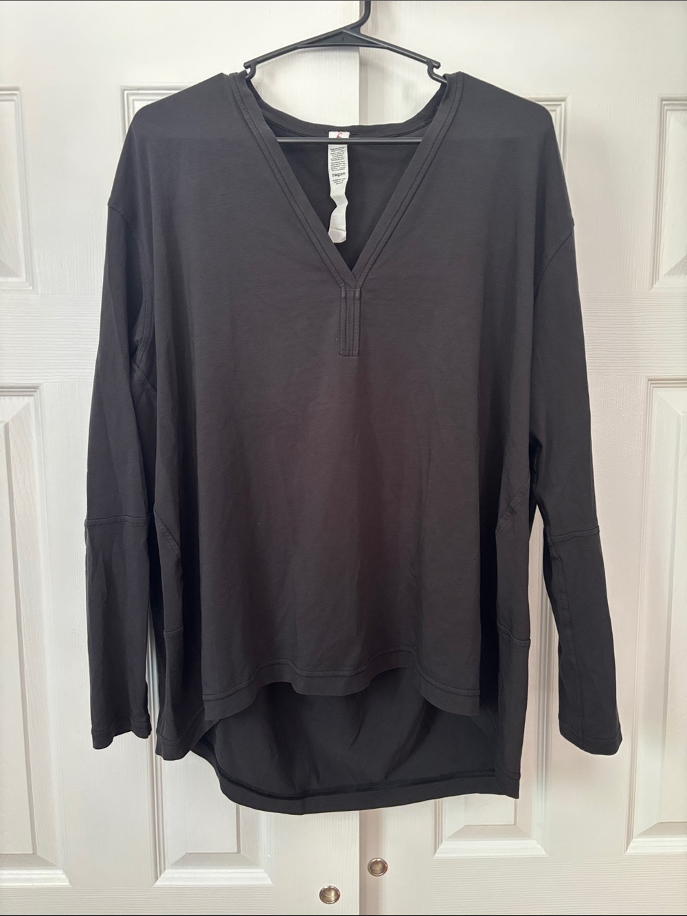 Lululemon Back In Action V-Neck Long-Sleeve Shirt Black Size 10
